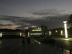-湖北经济学院-图书馆