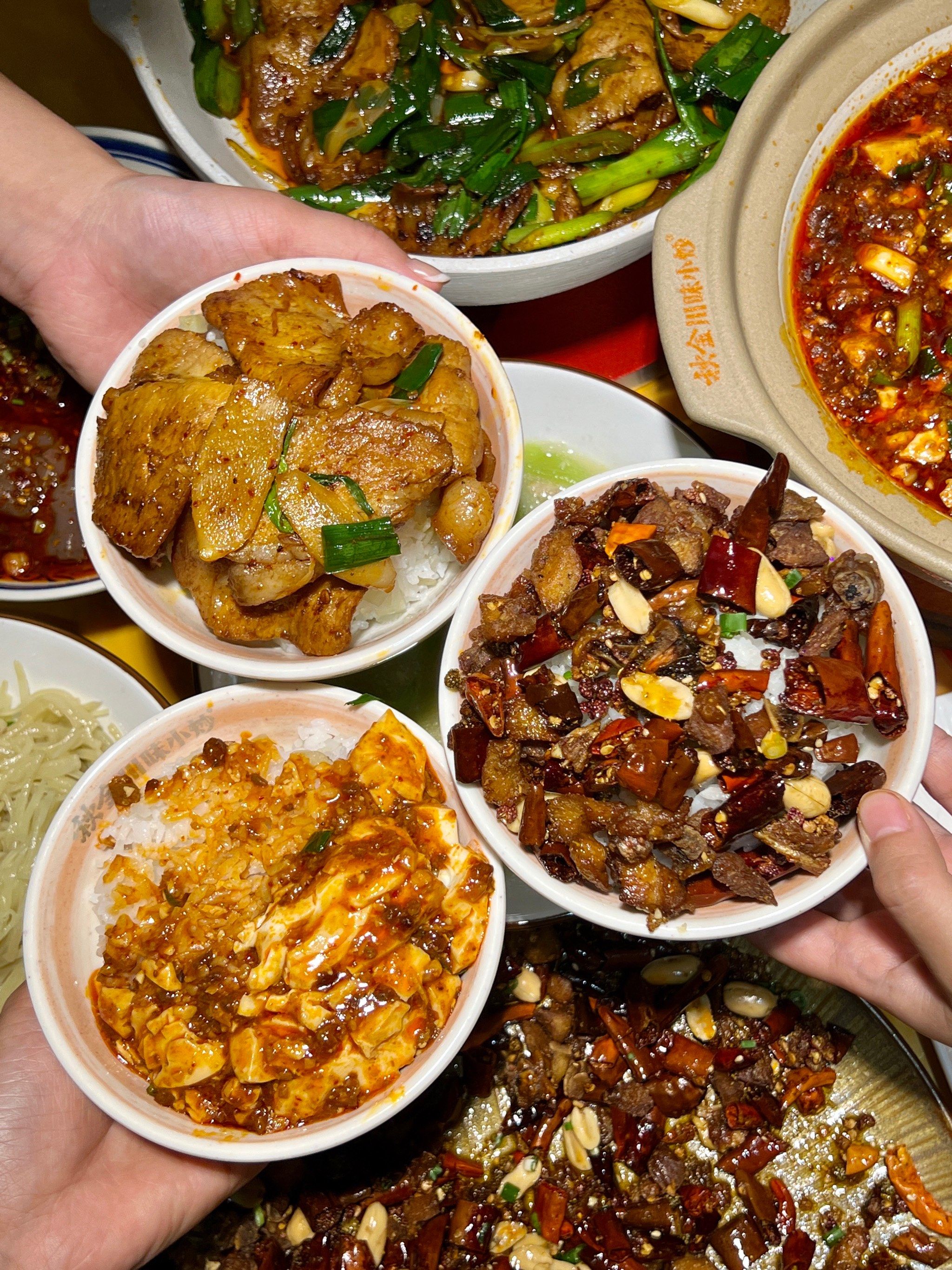 九眼桥这边又开了一家属于我们成都人民的食堂
太安逸了!