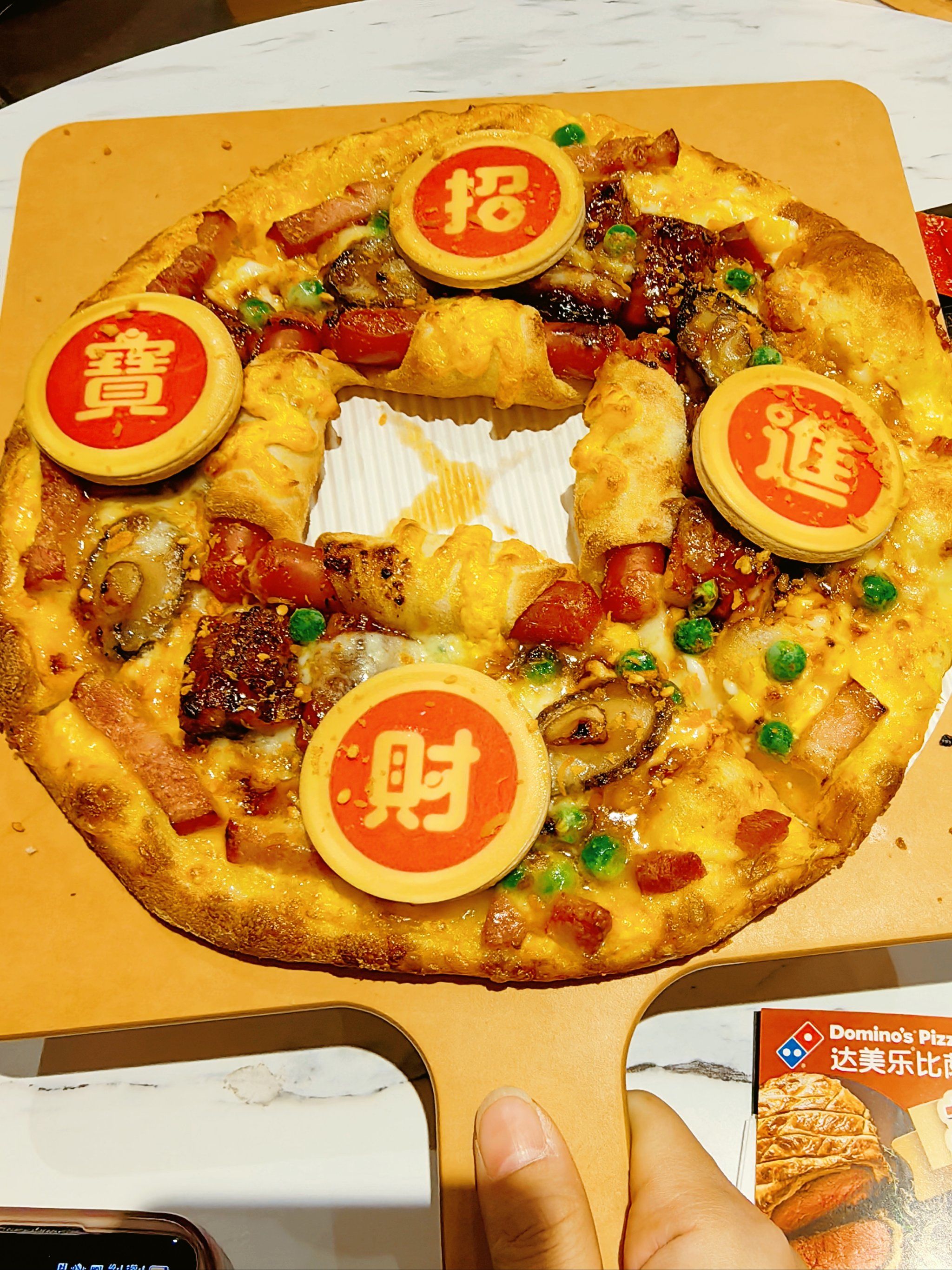 达美乐披萨,周二周三七折,吃的人好多