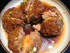 鸭蛋黄狮子头-梅飞酒家(名辉豪庭店)