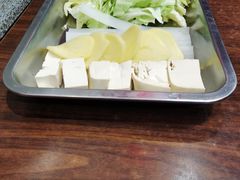 -超越炭火牛蛙火锅鸡(河东店)