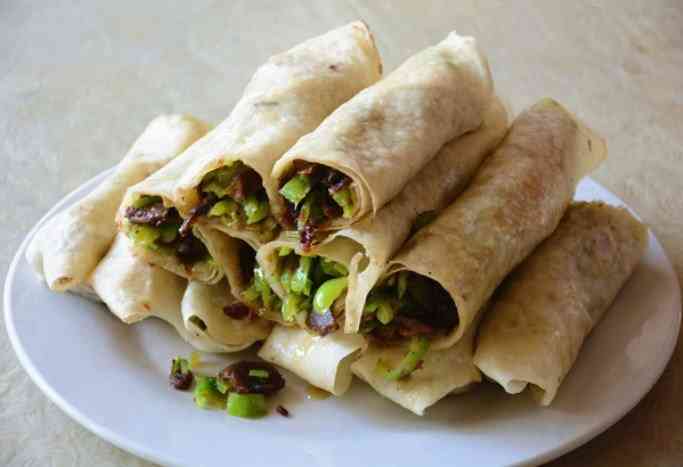 流钟锅子饼-"和爸爸妈妈出去办事回来有些晚了,准备在外.