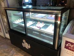 面包甜点陈列柜-好伦哥比萨烤肉自助(八里桥店)
