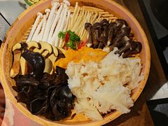 -尚尚仙·酸汤猪手·猪肚鸡火锅(华联万柳购物中心店)