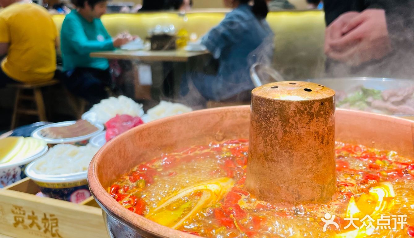 来打卡乐山非遗文化，最近跟跷脚牛肉杠上了[得意]