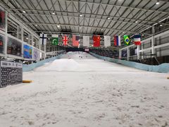 -乔波室内滑雪场
