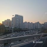 帝都的朝阳中......