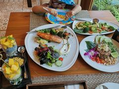 -Chom Cafe and Restaurant