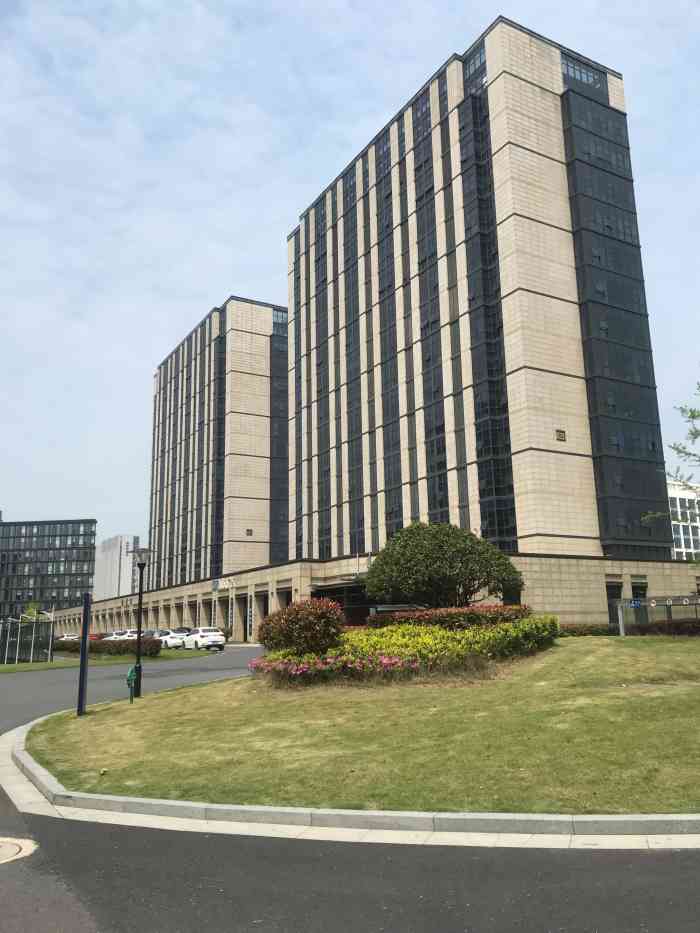 华城·和瑞科技广场-"里面的食堂非常不错.经常过来物美价廉,.