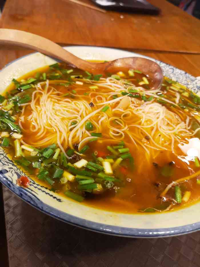 鸡汁米线(小时代店)-"很棒的 老板帅帅的 很韩范儿的帅哥.