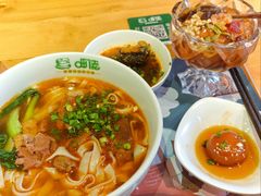 -呷佬·长沙手工米粉(金沙江路店)