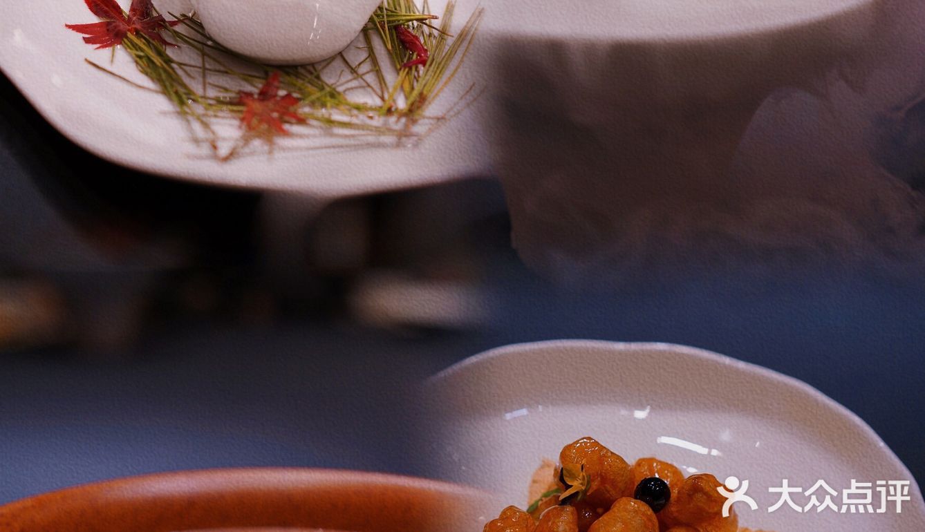 狮子山上，阅江楼旁，宝藏级别的餐厅，雕栏玉砌醉东风