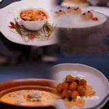 狮子山上，阅江楼旁，宝藏级别的餐厅，雕栏玉砌醉东风