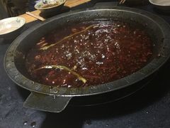 -茅草房·河畔园林火锅