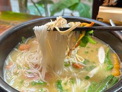 -银米·云南传统过桥米线(双廊黑金冠店)