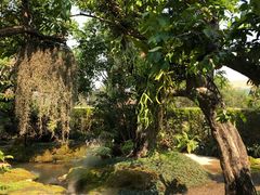 -Chom Cafe and Restaurant