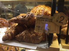 杏仁牛角-PAPER STONE BAKERY(天环店)