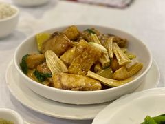 姜葱腐竹焖鱼腩-文记壹心鸡(宝华路店)