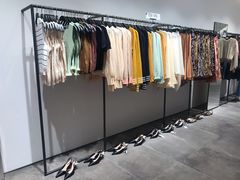-URBAN REVIVO(高德置地广场·春广场店)