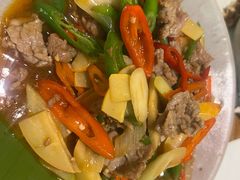 酸木瓜炒牛肉-紫滇源云南生态菜(丹凤街店)