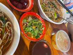 -爆炸头阿姨小四川正宗川味小吃(无任何分店)