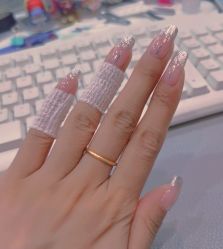 -花岐款式专研健康美甲沙龙