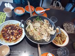 -川流不息·地道川菜·小龙虾(松东路店)