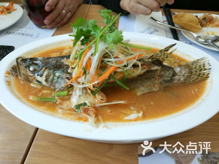 青柠明炉蒸鲈鱼