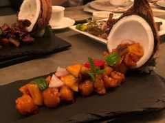椰果菠萝咕噜肉-闻见中国海南菜(K11店)