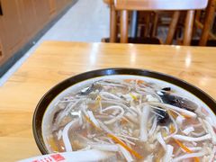 酸辣汤-小姜锅贴(凤凰街店)