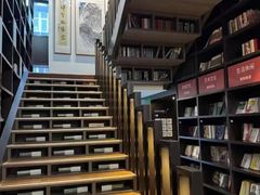 -钟书阁(松江泰晤士小镇店)