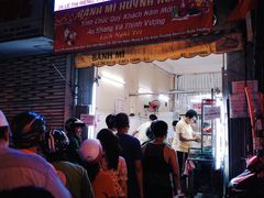 -Bánh Mì Huynh Hoa