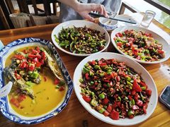 土干辣椒炒肉-瑶河山里菜