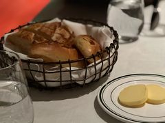 餐前包-Wolfgang’s Steakhouse 沃夫冈牛排馆(上海白玉兰广场店)