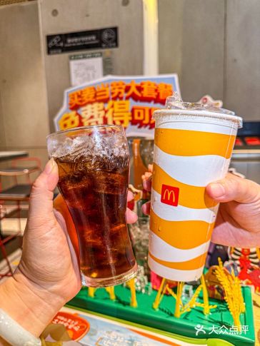 夏天免费的快乐麦当劳可乐杯8.4回归