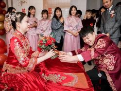 -艾朵婚纱