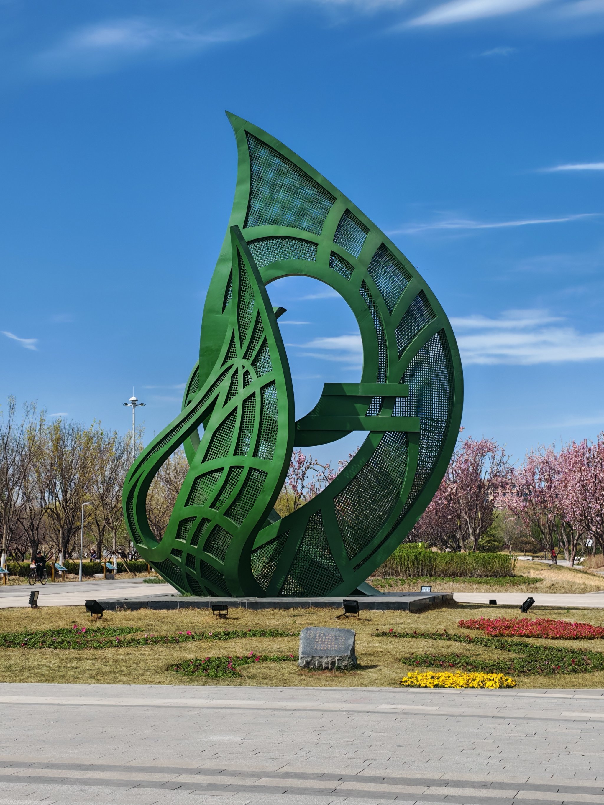 长阳公园花海漫步 河边欢歌