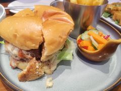 黑松露风味鹅肝和牛汉堡-bluefrog蓝蛙(悠唐购物中心店)
