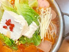 韩国传统部队锅-小公洞韩式豆腐村