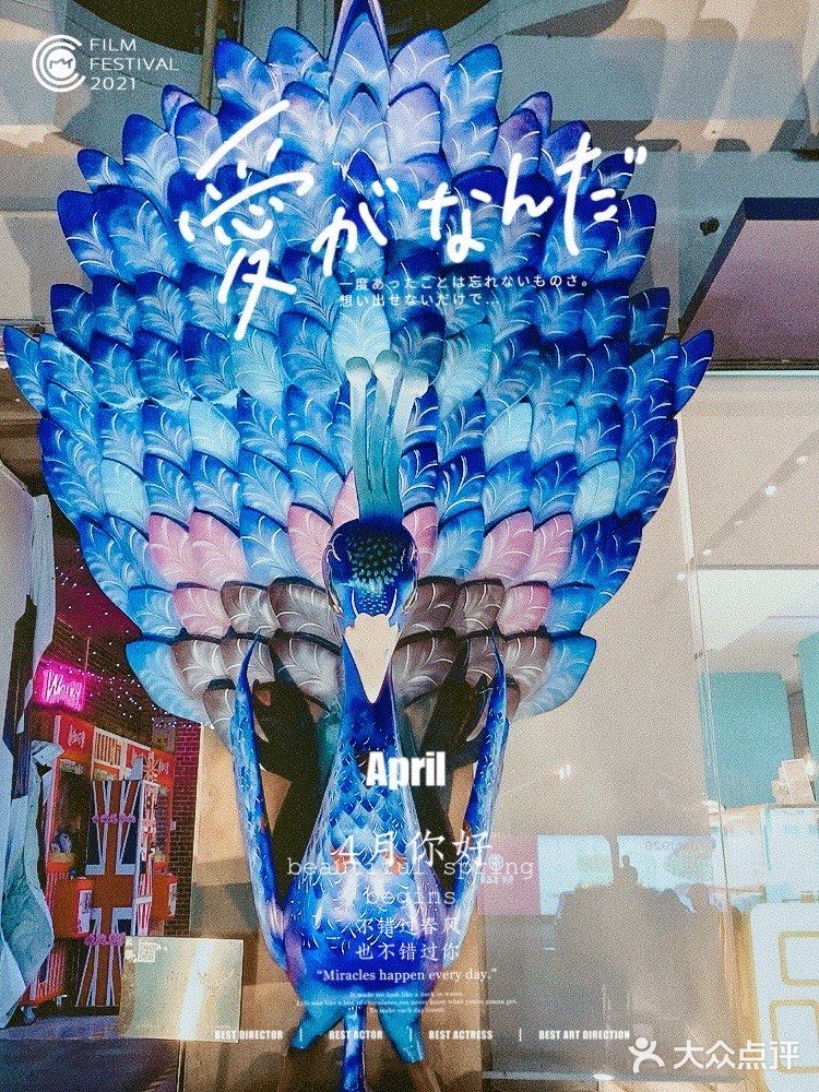 不逊色上海南京路的杭州湖滨步行街，具有年轻的朝气。