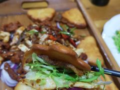 东镇烤三味-老东镇啤酒屋海鲜加工·蒸汽海鲜·海鲜烧烤(台东店)