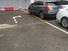 -沃尔玛上海田林店-地面停车场