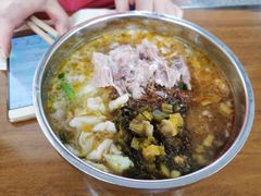 -鸿浩扒猪脚米线