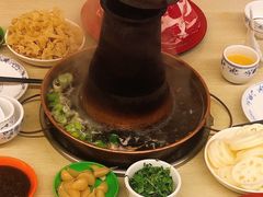 -洞庭洲·防空洞火锅·铜锅涮肉·烧烤(新百广场店)