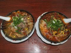 泡椒鸡杂米线和泡椒肥肠米线-李米线(武陵路店)