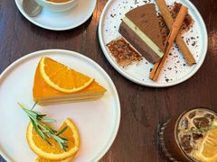 -Chom Cafe and Restaurant