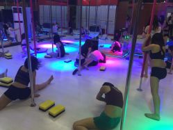 上海轩依钢管舞学校(钢管舞中心长寿路总校)-轩依钢管舞