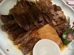 卤水狮头鹅三拼-尚一汤·粤菜海鲜(环球港店)