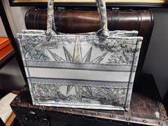 -小飞侠奢侈品回收 寄卖 养护(宝山宝龙广场店)