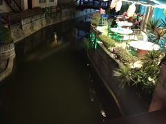 -亚龙湾亚泰商业街